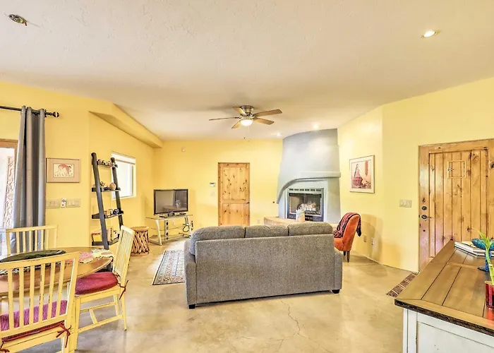 Holiday home W/ Patio - Near Outdoor Adventure *