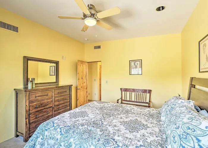 Holiday home W/ Patio - Near Outdoor Adventure *
